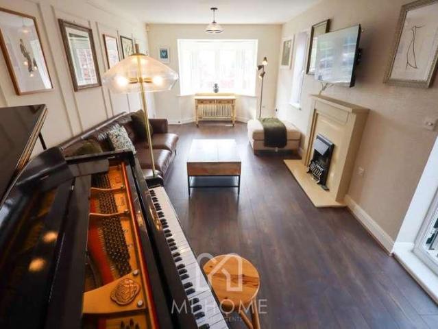 5 bed house for sale