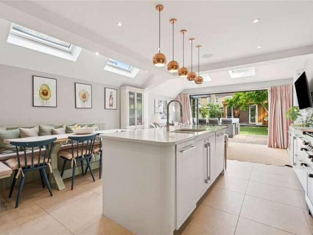 5 bed house for sale