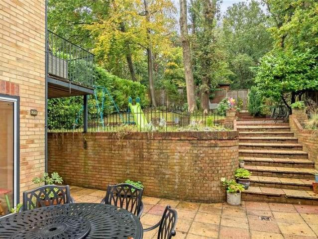 5 bed house for sale