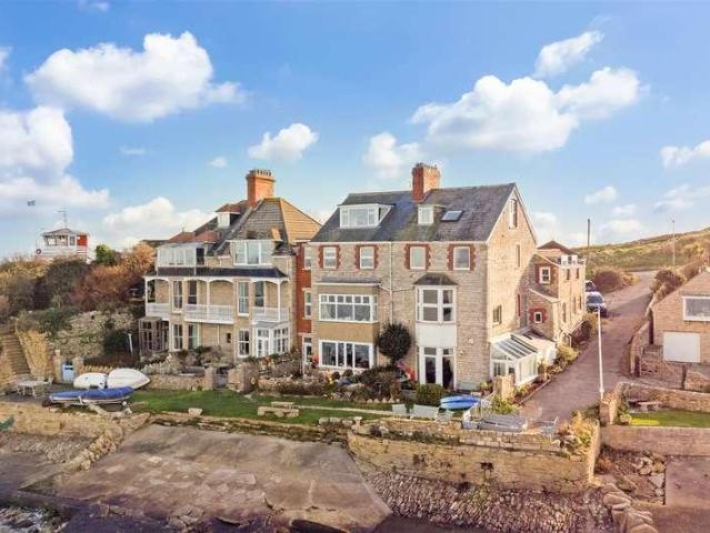 5 bed house for sale