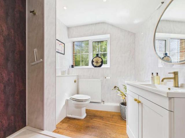5 bed house for sale