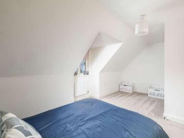 5 bed house for sale