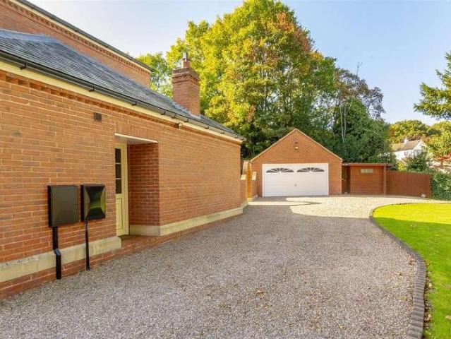 5 bed house for sale