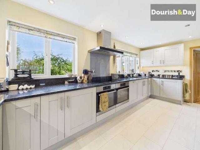 5 bed house for sale