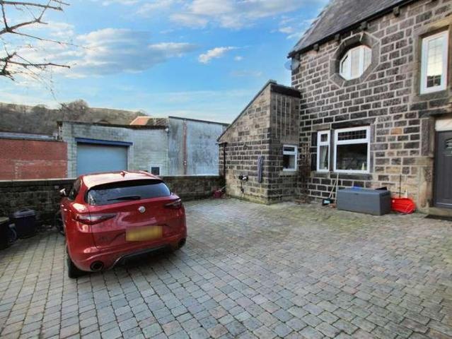 5 bed house for sale