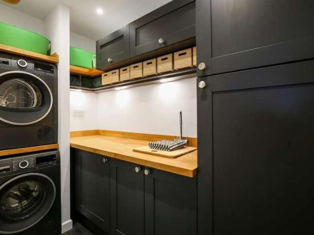 5 bed house for sale