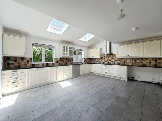 5 bed house for sale
