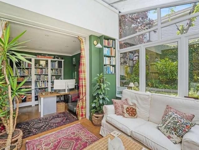 5 bed house for sale