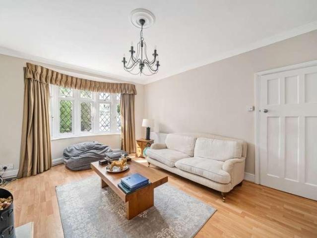 5 bed house for sale