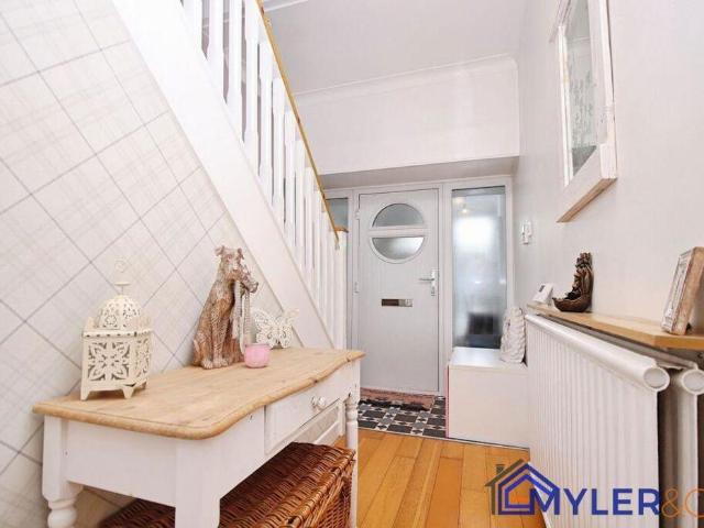 5 bed house for sale