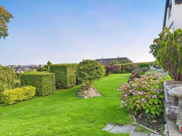 5 bed house for sale