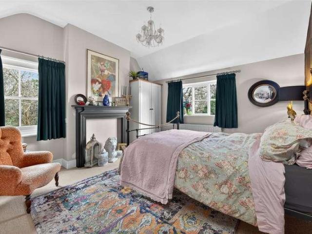 5 bed house for sale