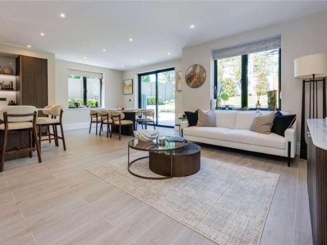 5 bed house for sale