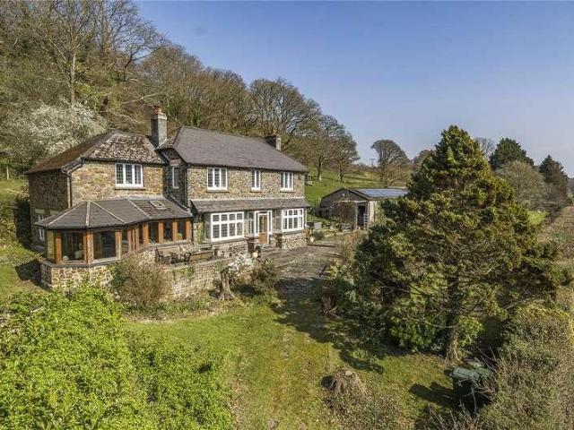 5 bed house for sale