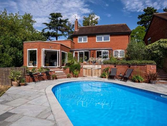 5 bed house for sale
