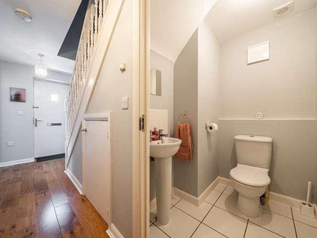 5 bed house for sale
