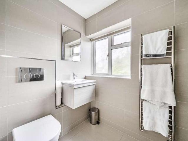 5 bed house for sale