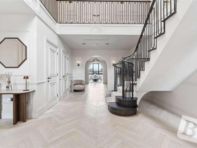 5 bed house for sale