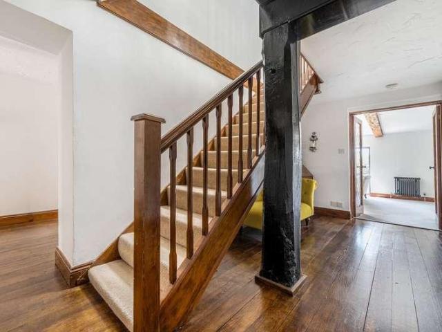 5 bed house for sale