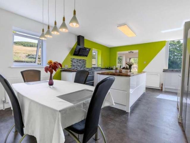 5 bed house for sale