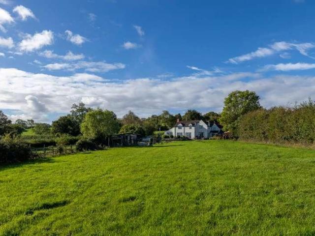5 bed house for sale