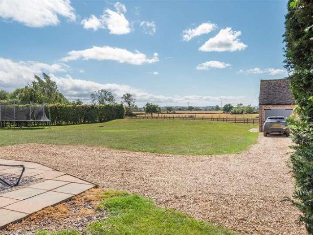 5 bed house for sale