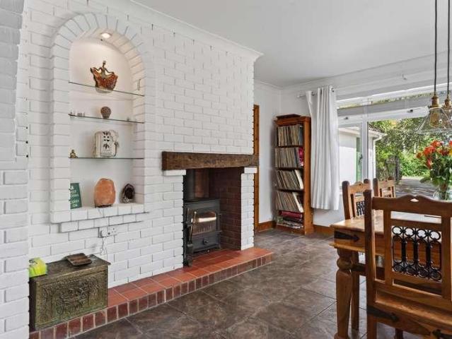 5 bed house for sale