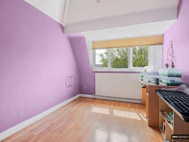 5 bed house for sale