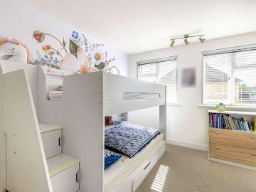 5 bed house for sale