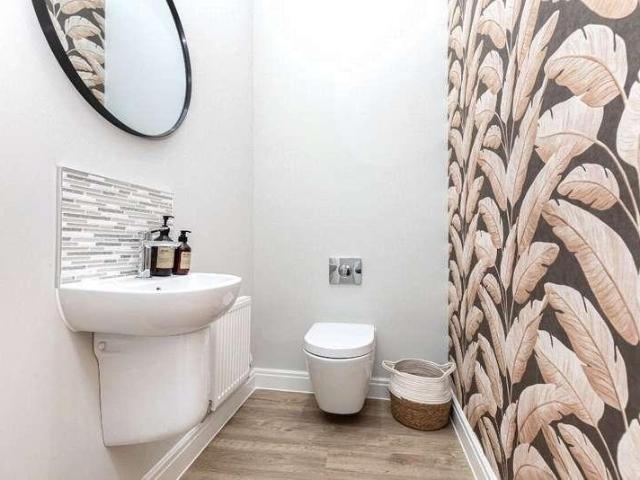 5 bed house for sale