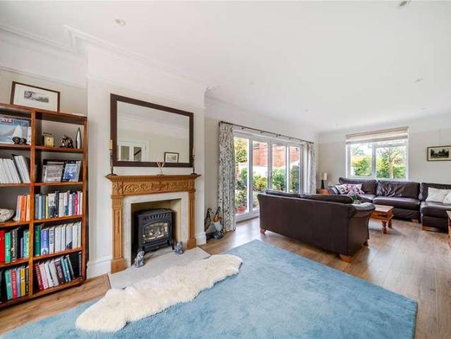 5 bed house for sale