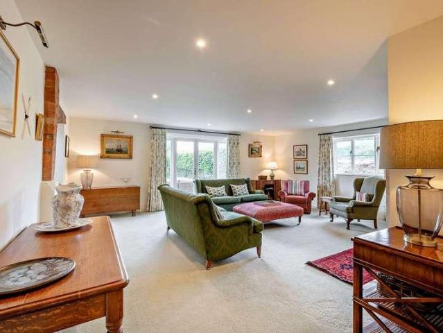 5 bed house for sale