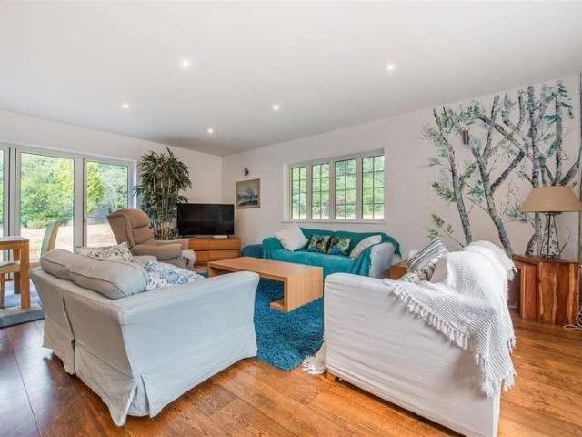 5 bed house for sale