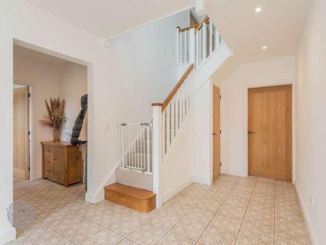 5 bed house for sale