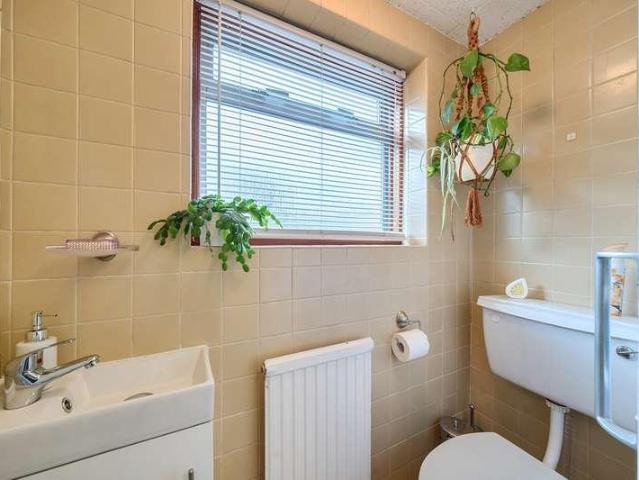 5 bed house for sale