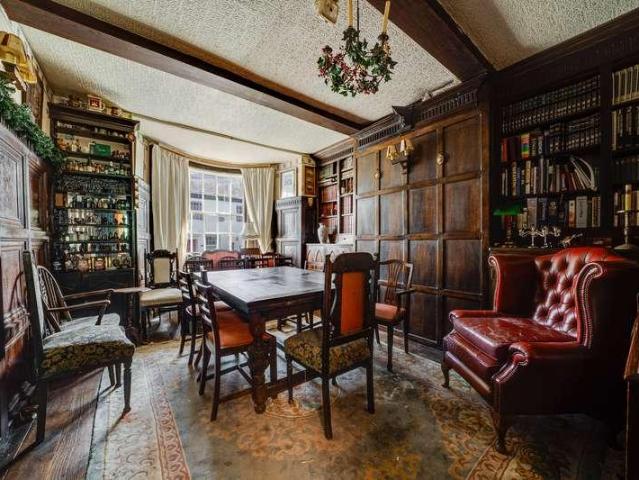 5 bed house for sale