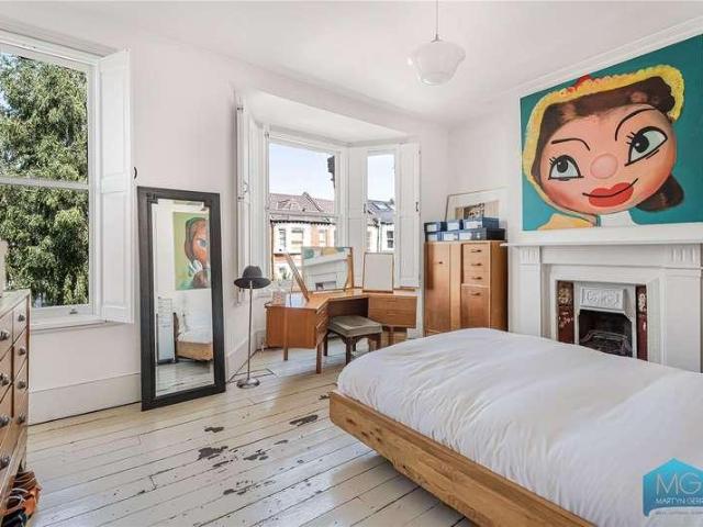 5 bed house for sale