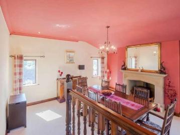 5 bed house for sale