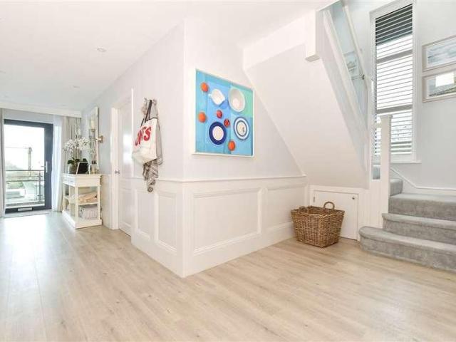 5 bed house for sale
