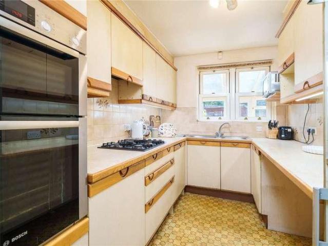 5 bed house for sale