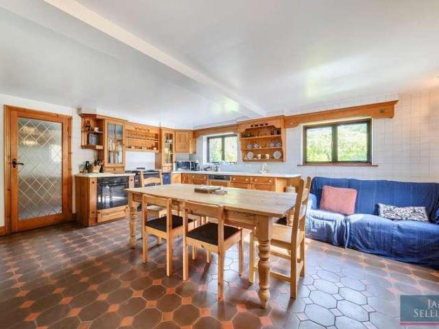 5 bed house for sale
