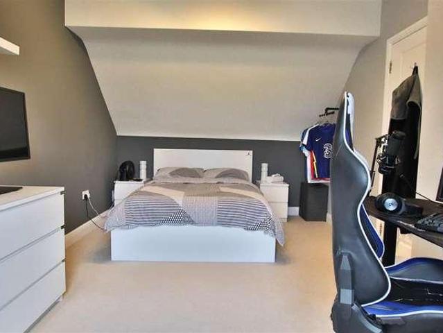 5 bed house for sale