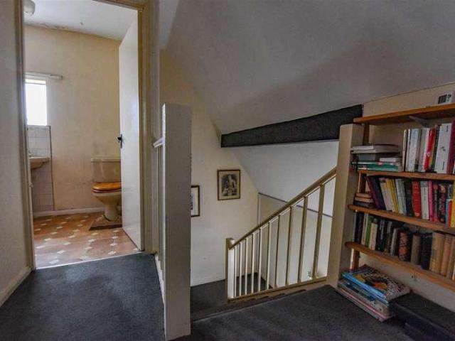 5 bed house for sale