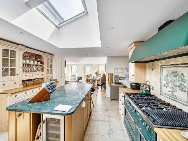 5 bed house for sale