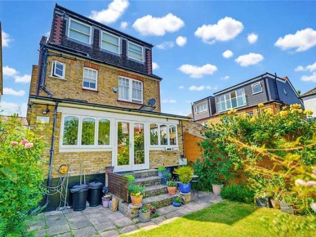 5 bed house for sale
