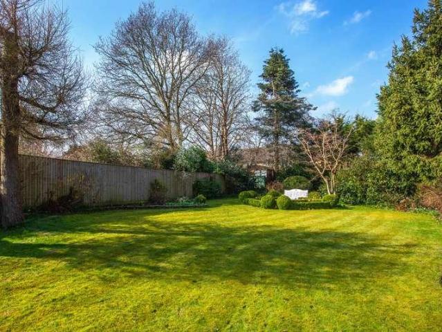 5 bed house for sale