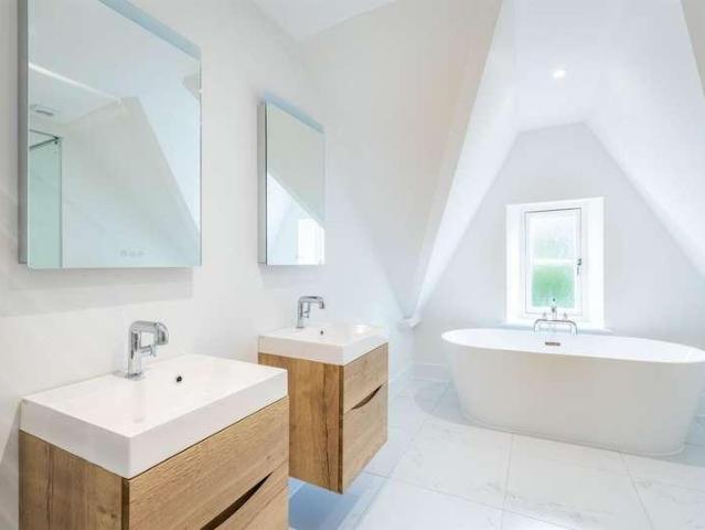 5 bed house for sale