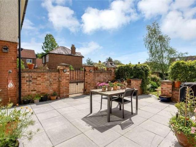 5 bed house for sale
