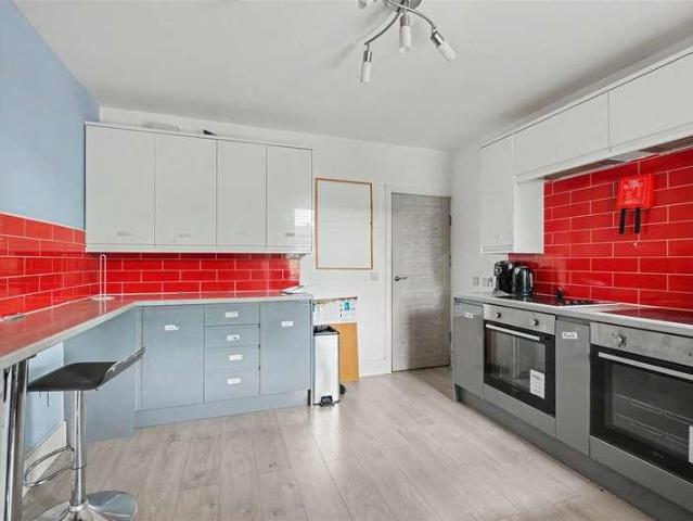 5 bed house for sale