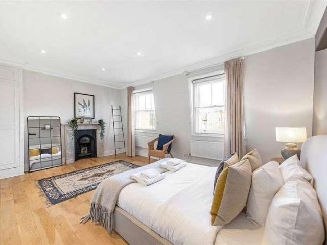 5 bed house for sale